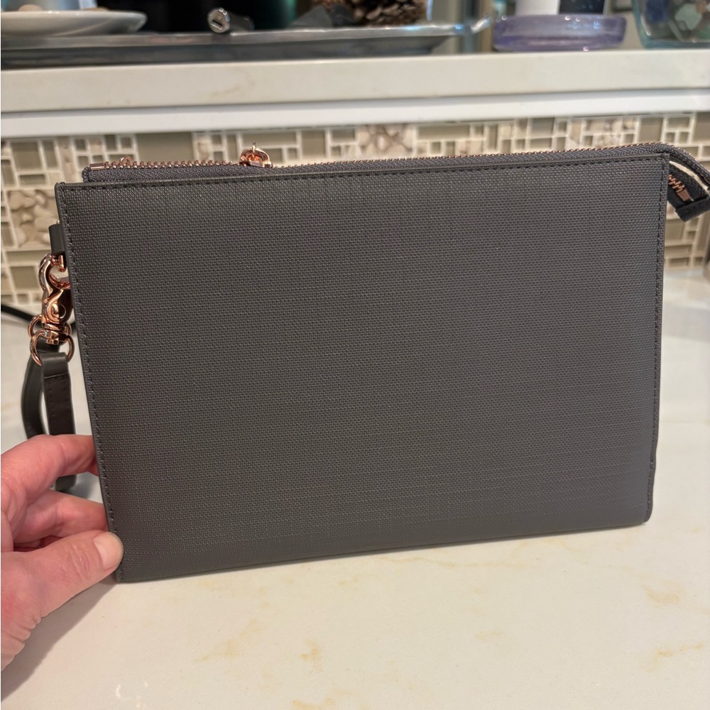 Dagne Dover Essential Clutch Wallet